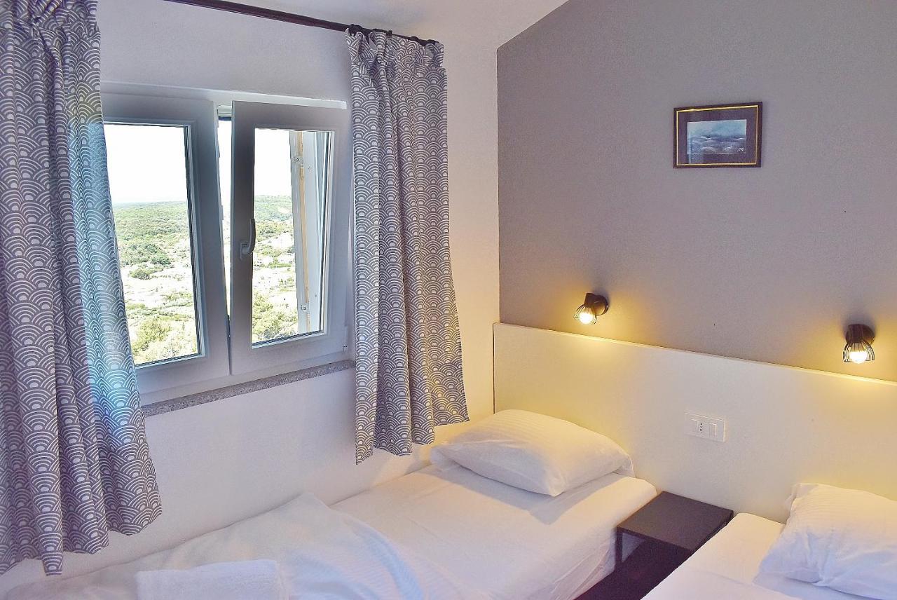 Guest House Panorama Palit Exterior photo